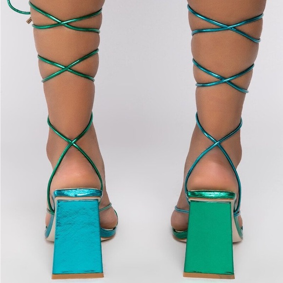 AZALEA WANG FEELS LIKE A DREAM CHUNKY SANDAL IN MULTI - Picture 2 of 6